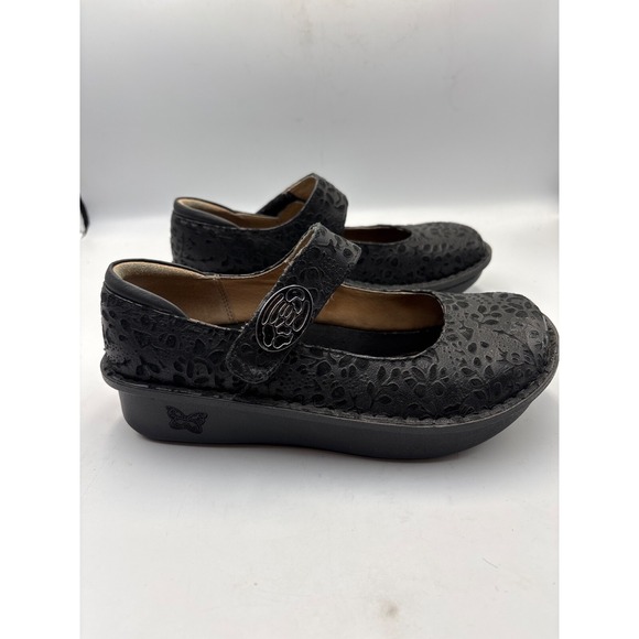 Elegant Black Mary Jane Shoes - Picture 2 of 9